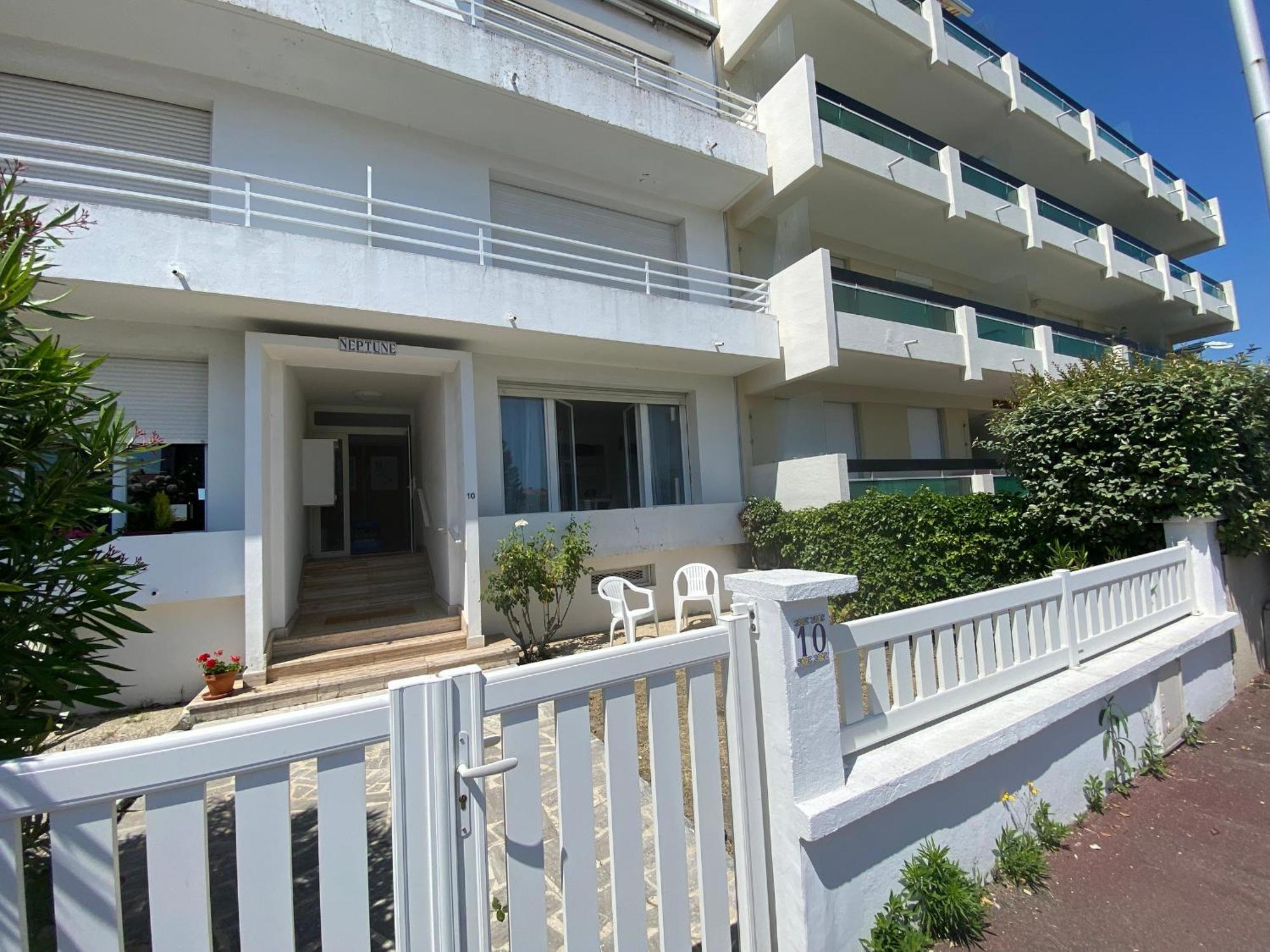 T2 Renove A Royan, Proche Plage, Parking Prive, Equipements Neufs Et Jardinet. - Fr-1-539-49 Apartment Bagian luar foto